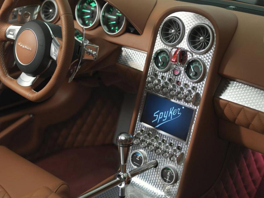 Детали интерьера Spyker B6 Venator Concept 2013 года  (фото 2 из 21)